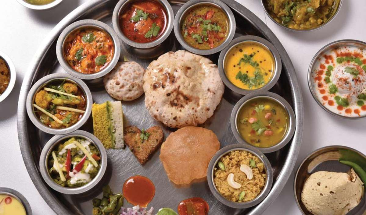 Biting into the Best of India: A Foodie’s Guide to the Top 10 Must-Try Eating Spots